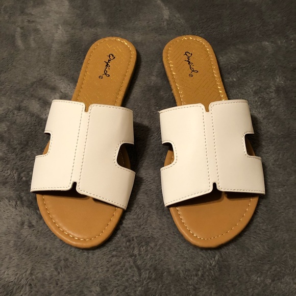 Qupid Shoes - Qupid White Archer Slip-On Sandals - NIB Sz7.5